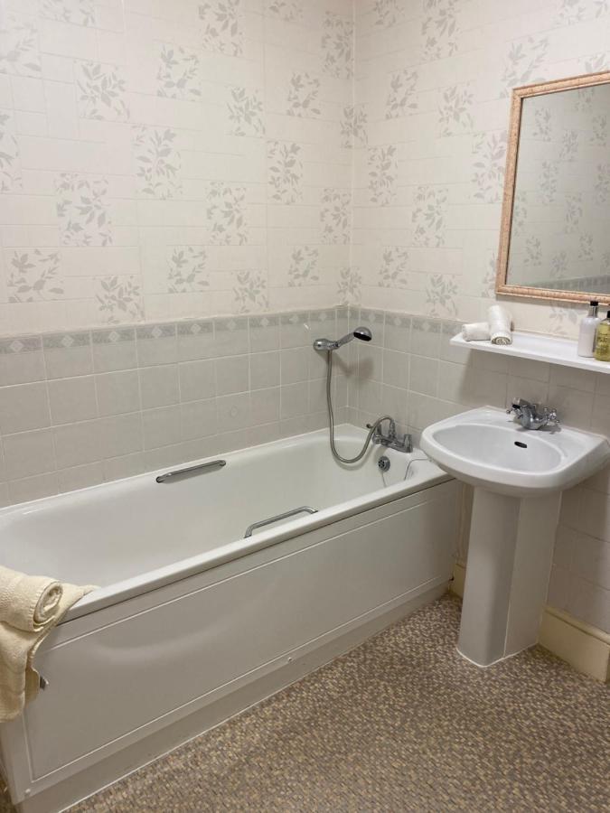 The Kingswood Guest House - Adult Only Weymouth Bagian luar foto
